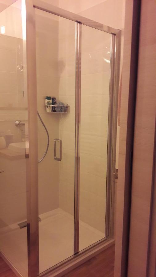 Liliom Apartment With Free Parking Space 布达佩斯 外观 照片